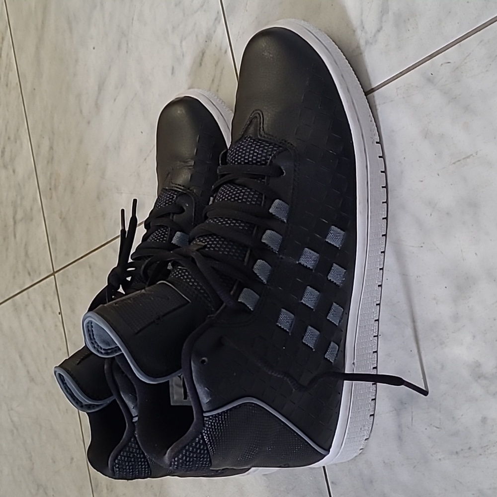 Nike Jordan men's Illusion black leather Sneakers size 9.5